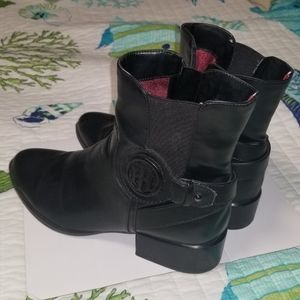 EUC Tommy Hilfiger black boots 8.5